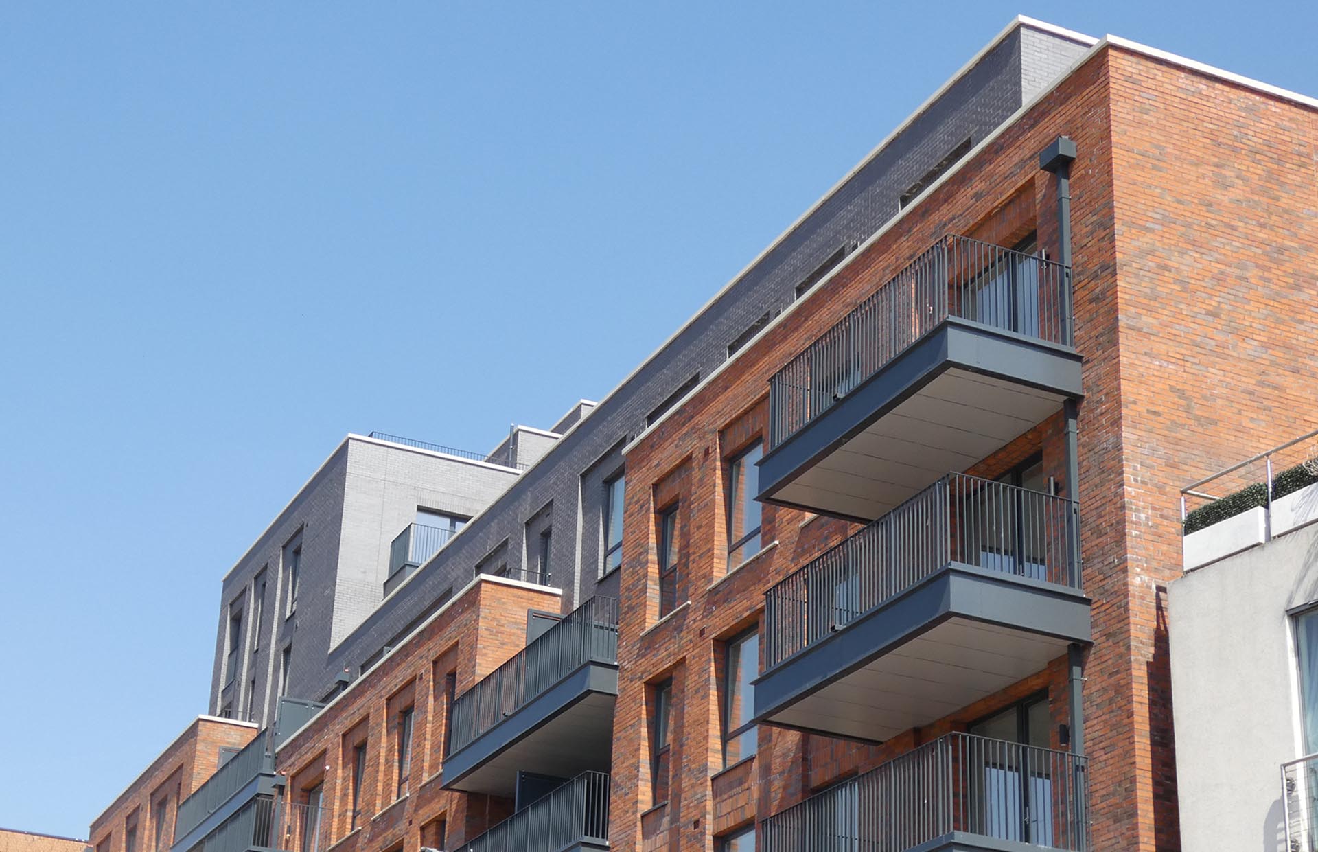 Glengall Road mixed use development in Southwark with Ketley Staffordshire blue bricks